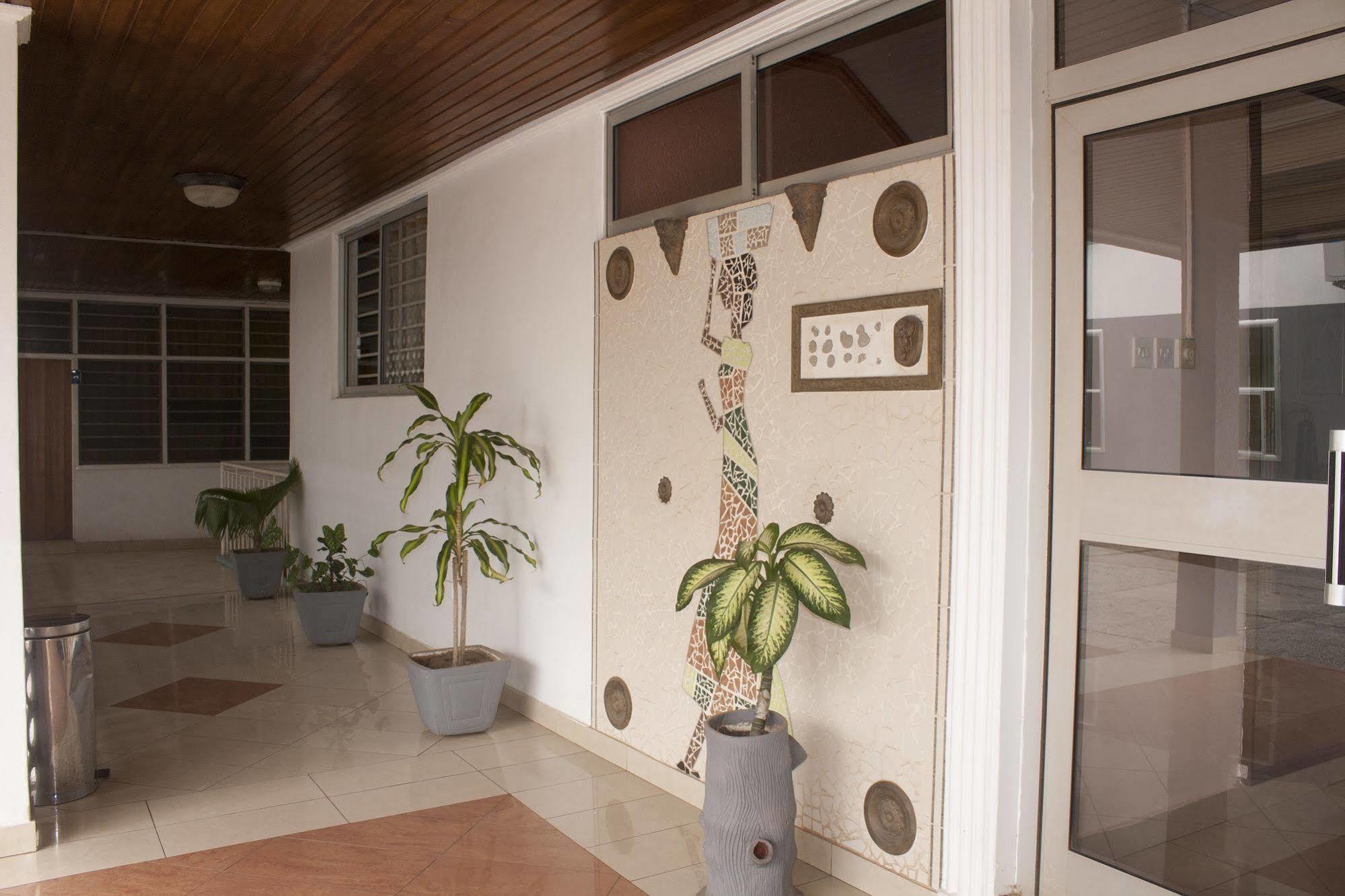 East Legon Guest Lodge Madina Εξωτερικό φωτογραφία