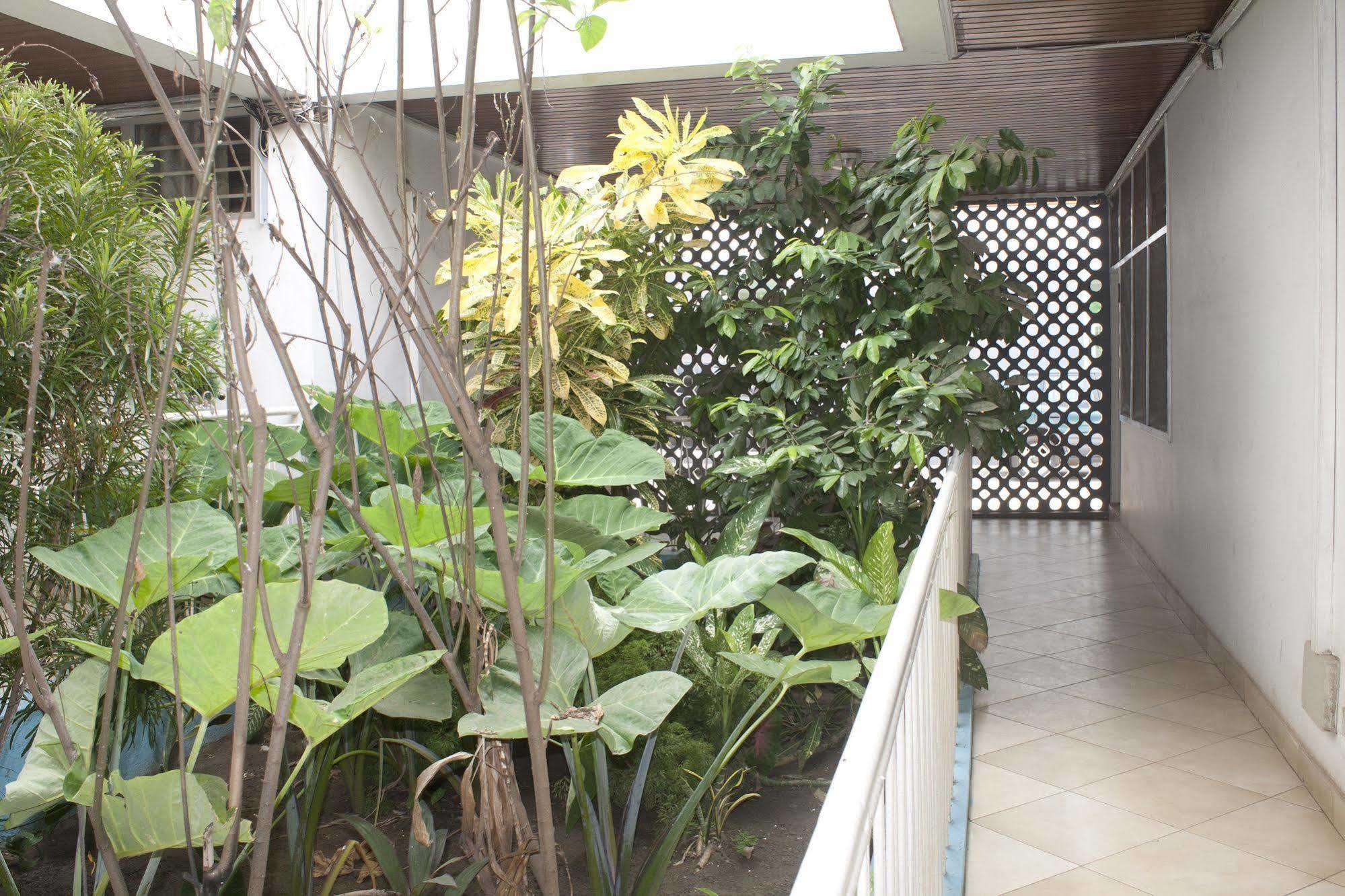 East Legon Guest Lodge Madina Εξωτερικό φωτογραφία